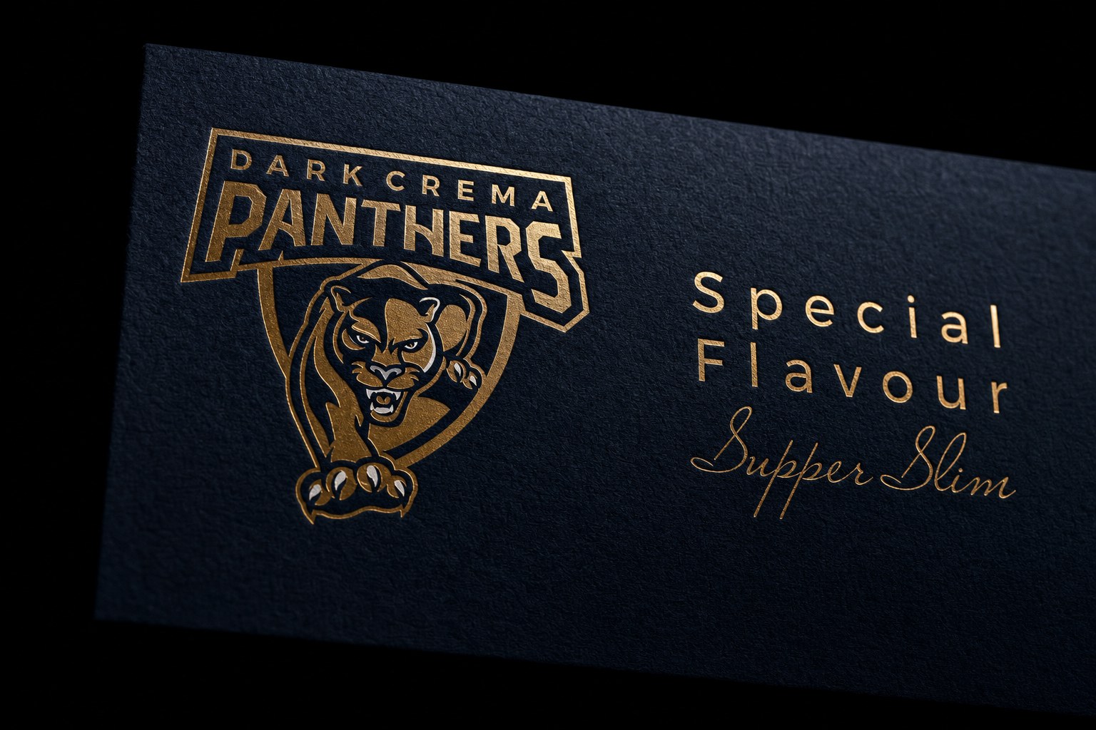 Logo Dark Crema Panthers dập nhũ vàng trên card