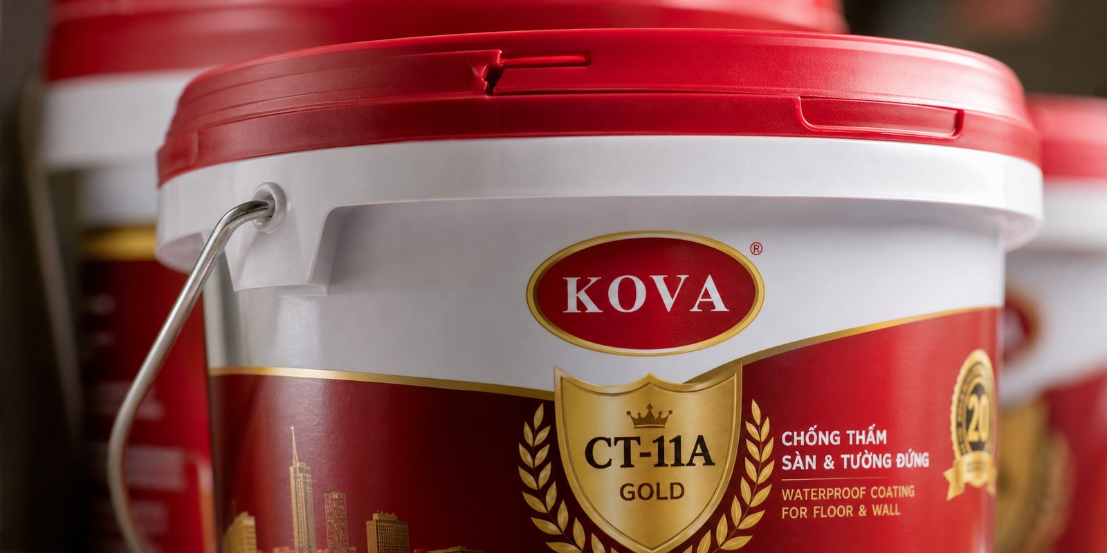 A close look at the red lid and gold crest of the CT-11A packaging