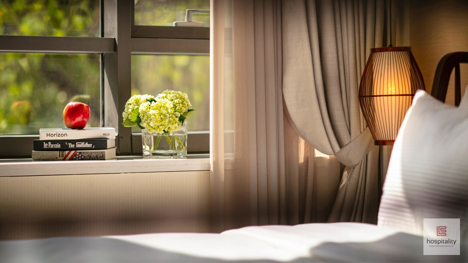Không gian nghỉ ấm áp tại LE Hospitality mang nhận diện thương hiệu