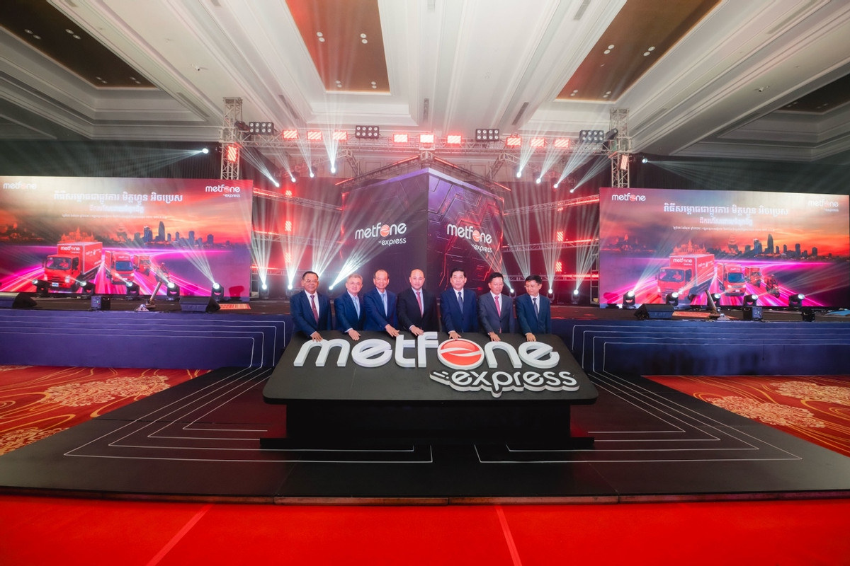 Sân khấu lễ ra mắt thương hiệu con Metfone Express