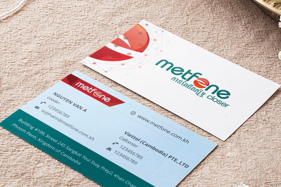 Danh thiếp Metfone hai mặt với thông tin song ngữ