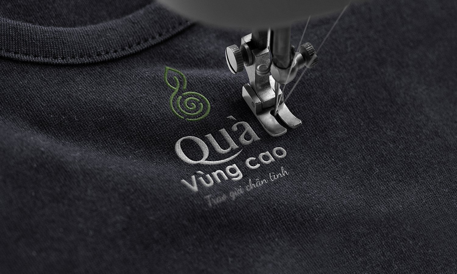 Đồng phục thêu Logo Quà vùng cao thêu trên tạp dề vải mộc